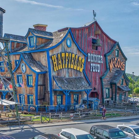 Bear Mountain Hollow-Free Dollywood Ticket- Cozy Cabin With A Hot Tub, Arcade & Deck Close To Town Pigeon Forge Exterior photo