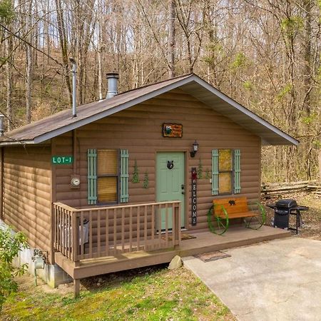 Bear Mountain Hollow-Free Dollywood Ticket- Cozy Cabin With A Hot Tub, Arcade & Deck Close To Town Pigeon Forge Exterior photo