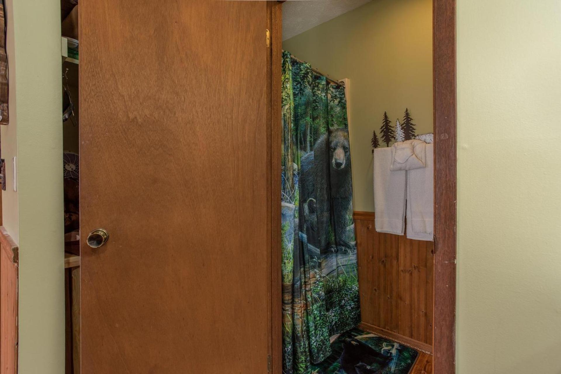 Bear Mountain Hollow-Free Dollywood Ticket- Cozy Cabin With A Hot Tub, Arcade & Deck Close To Town Pigeon Forge Exterior photo