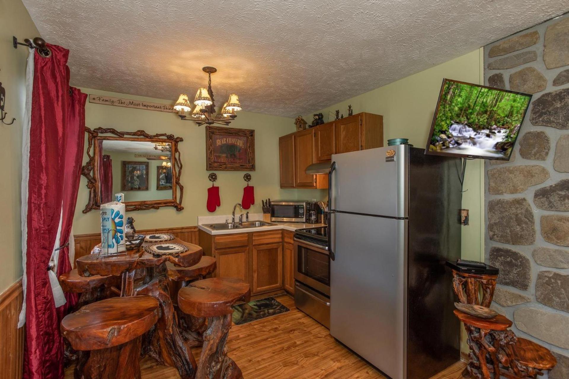 Bear Mountain Hollow-Free Dollywood Ticket- Cozy Cabin With A Hot Tub, Arcade & Deck Close To Town Pigeon Forge Exterior photo
