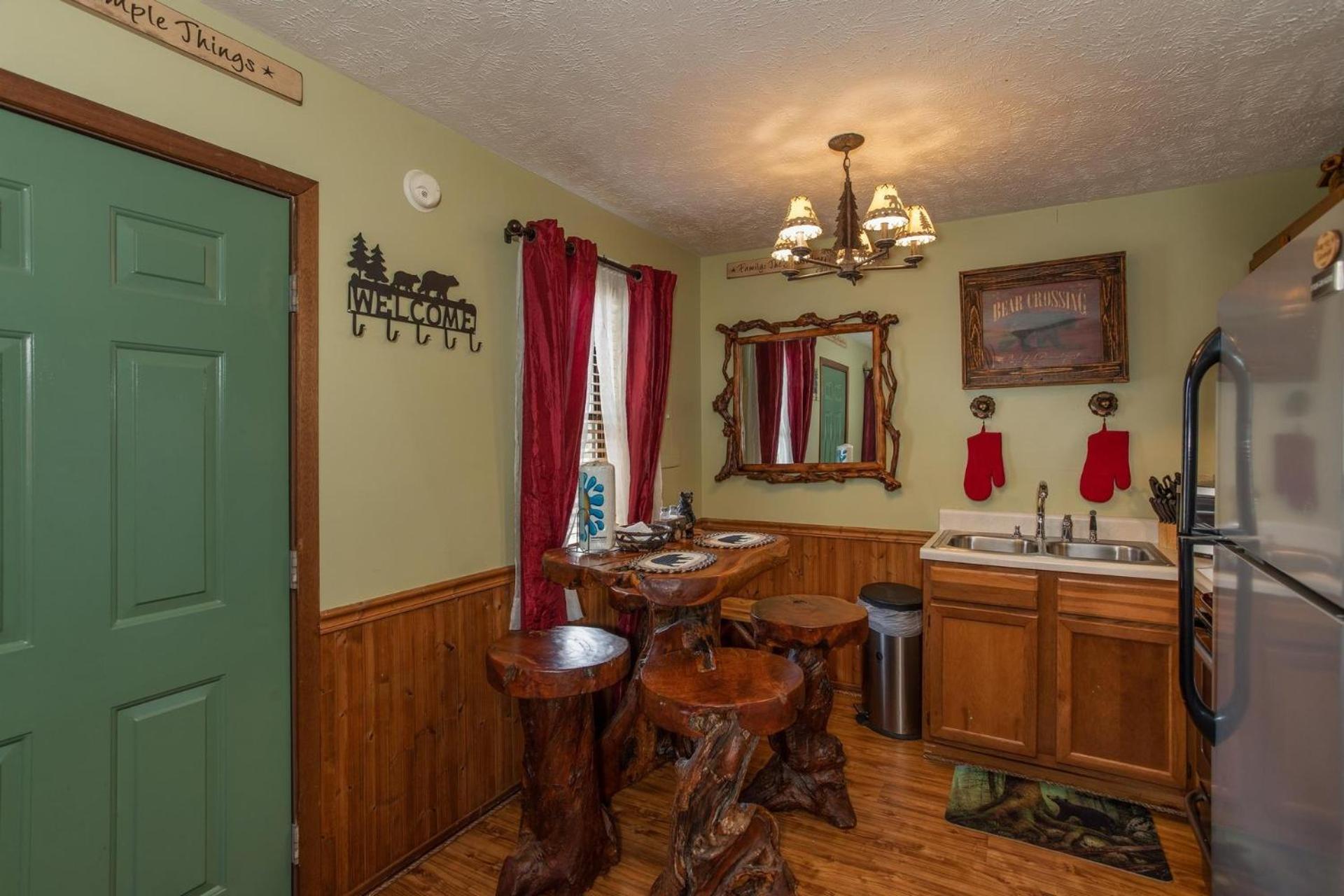 Bear Mountain Hollow-Free Dollywood Ticket- Cozy Cabin With A Hot Tub, Arcade & Deck Close To Town Pigeon Forge Exterior photo