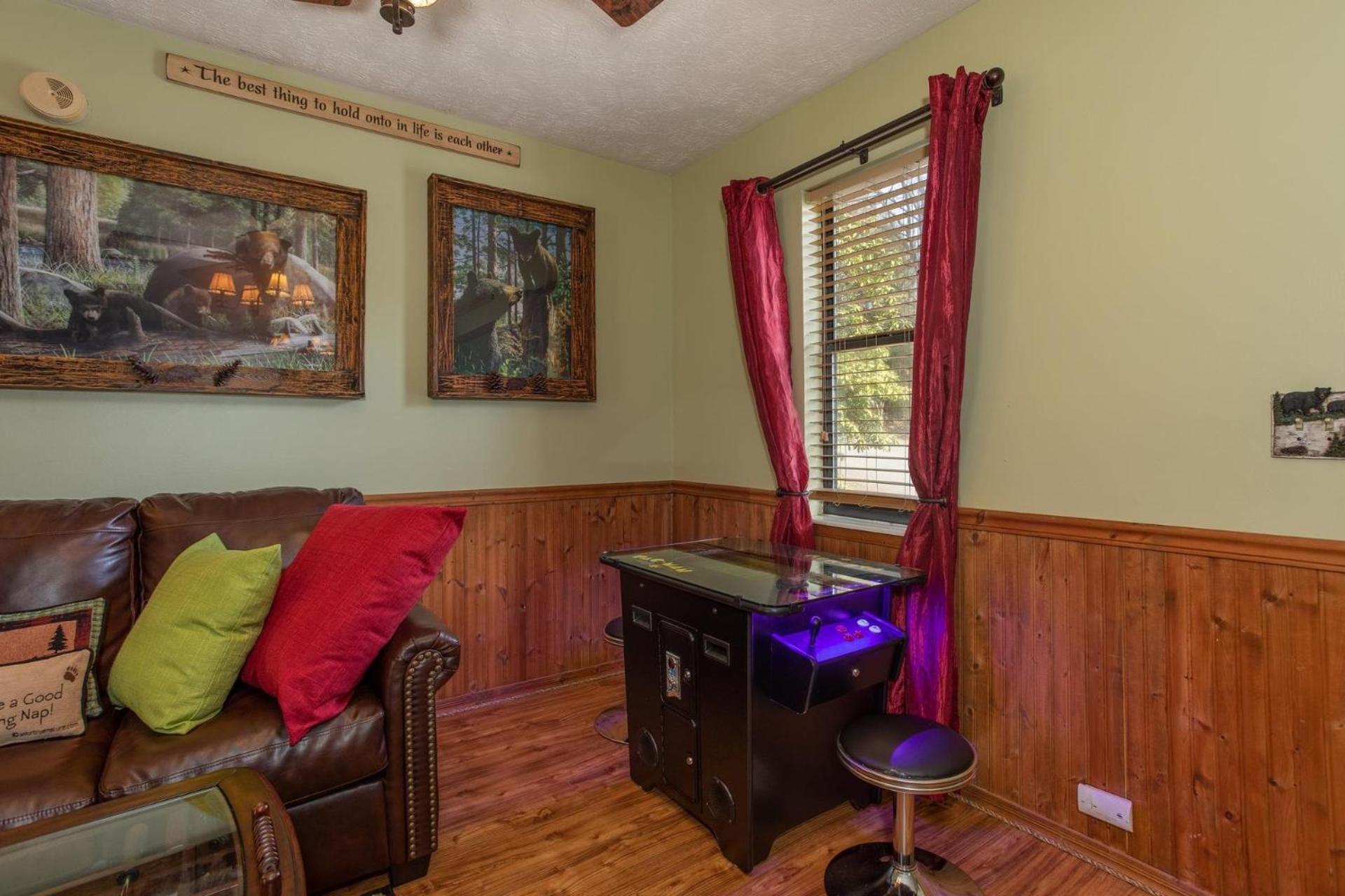 Bear Mountain Hollow-Free Dollywood Ticket- Cozy Cabin With A Hot Tub, Arcade & Deck Close To Town Pigeon Forge Exterior photo