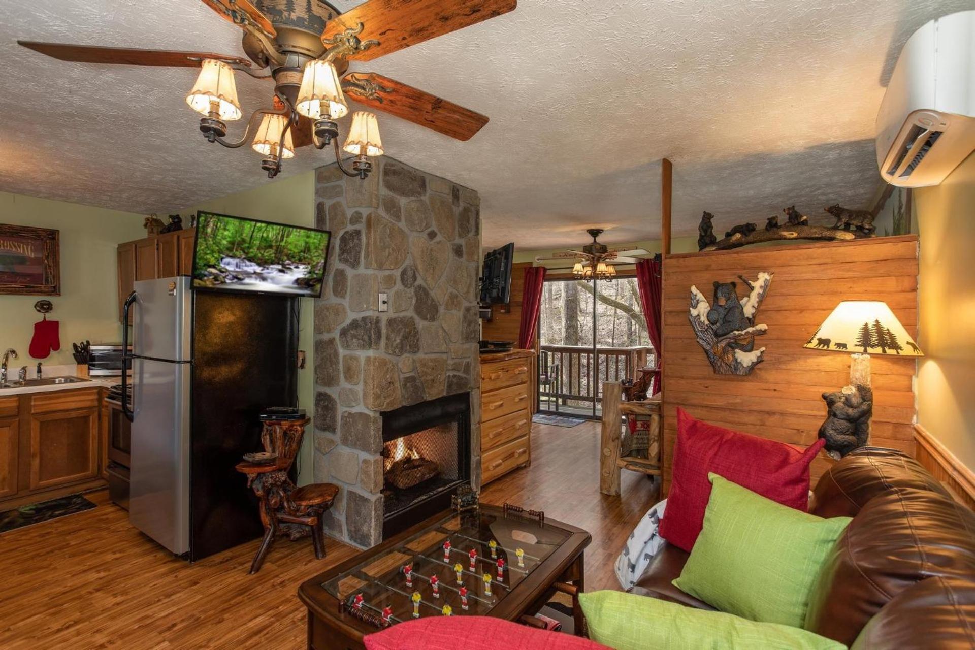 Bear Mountain Hollow-Free Dollywood Ticket- Cozy Cabin With A Hot Tub, Arcade & Deck Close To Town Pigeon Forge Exterior photo