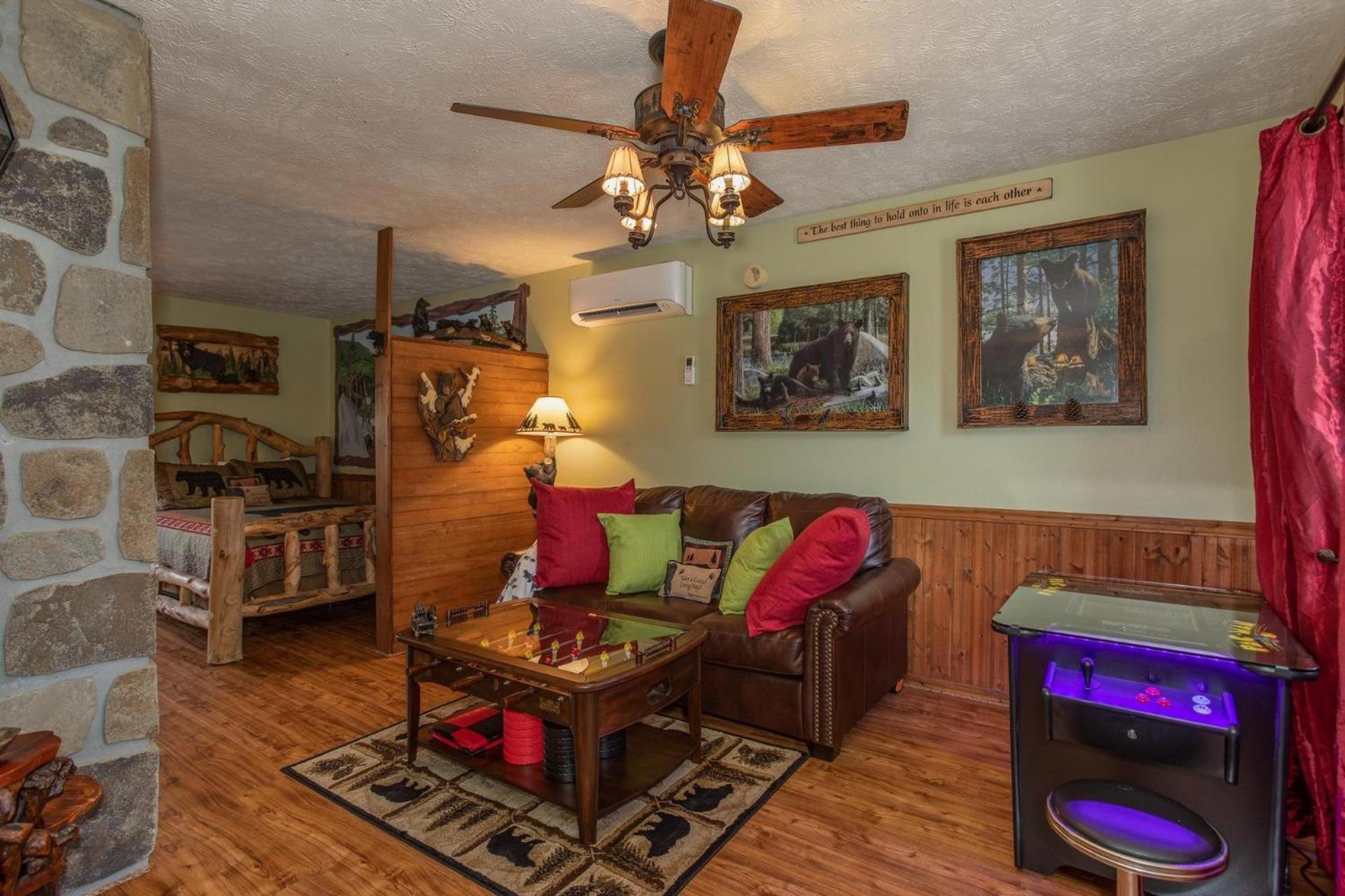 Bear Mountain Hollow-Free Dollywood Ticket- Cozy Cabin With A Hot Tub, Arcade & Deck Close To Town Pigeon Forge Exterior photo